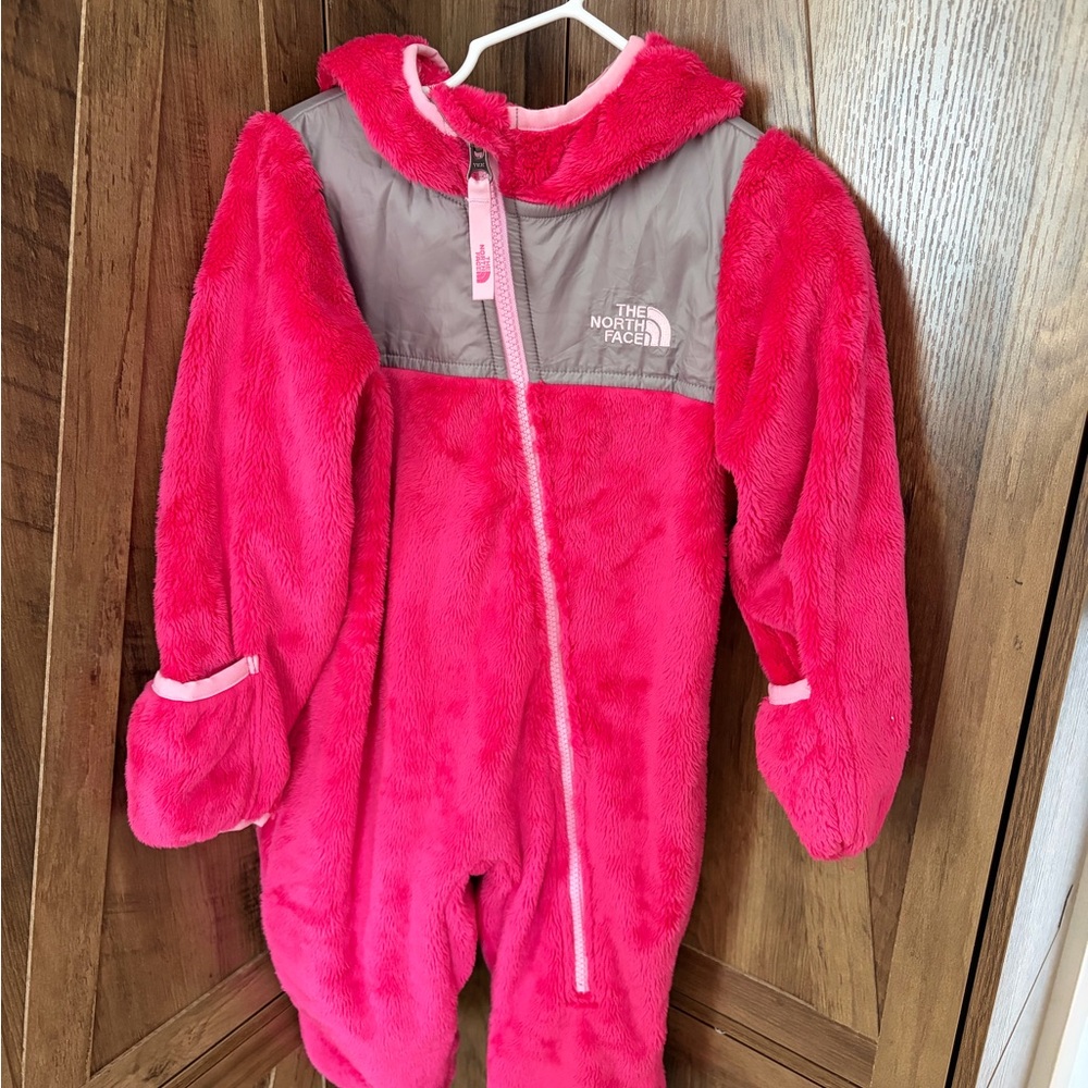 The North Face .. NEVER WORN, forgot to return a found recently. Offers accepted